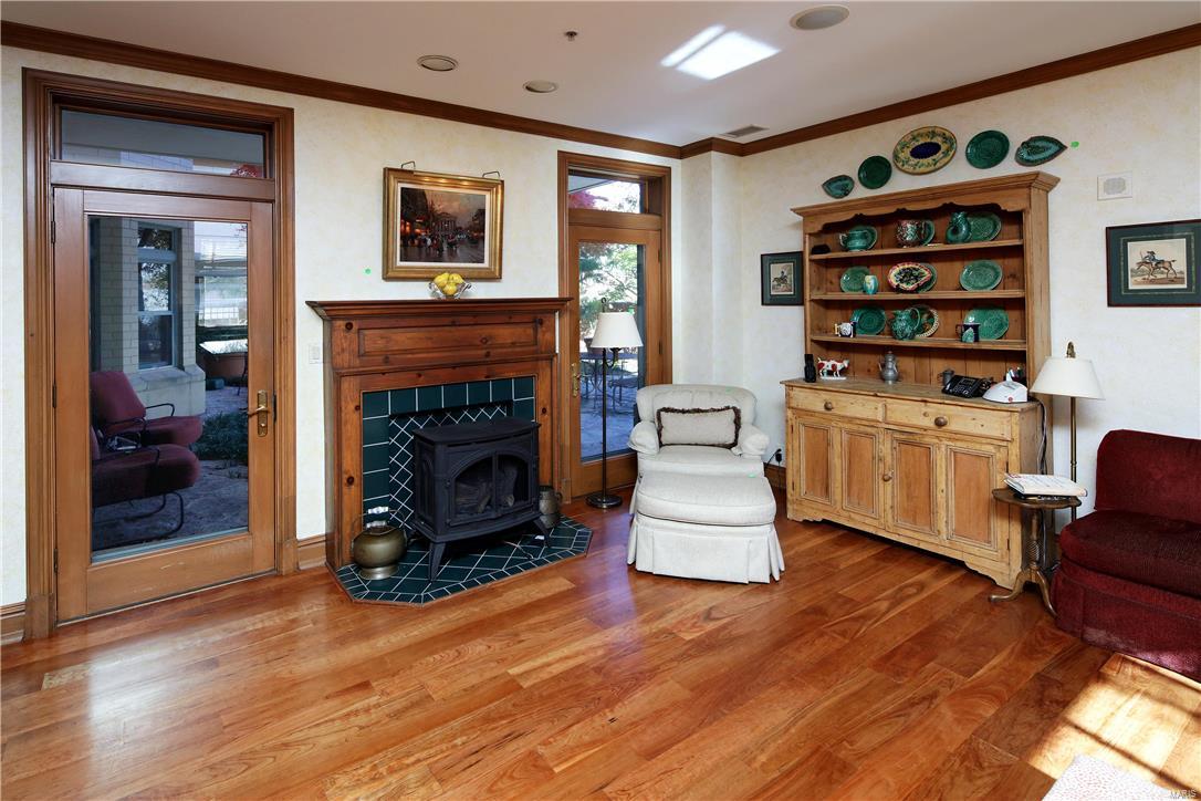 Residence At 800 S Hanley A Condo - Residential