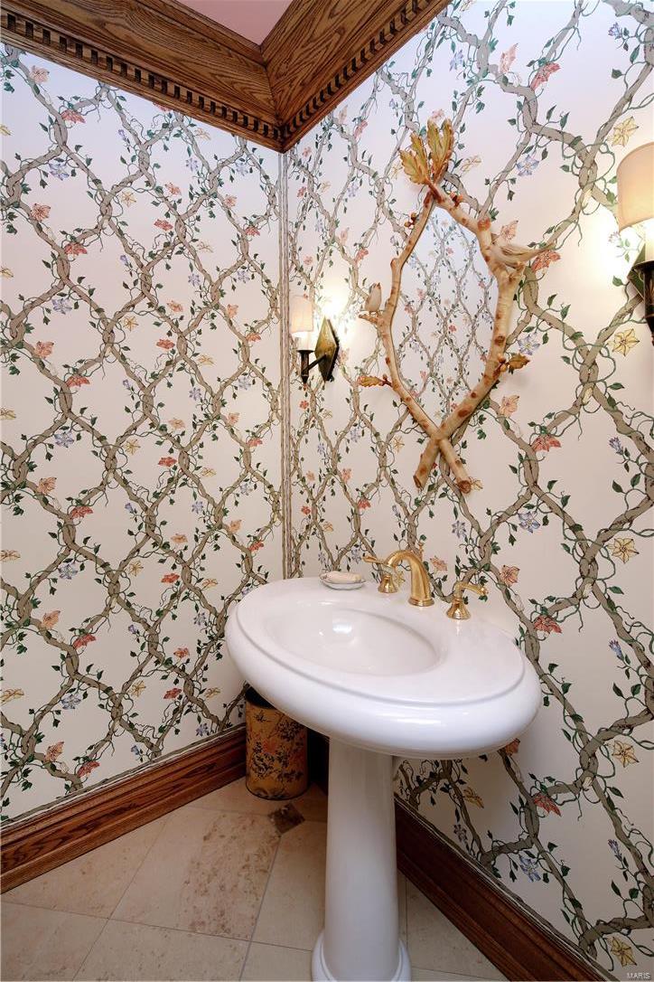 Residence At 800 S Hanley A Condo - Residential