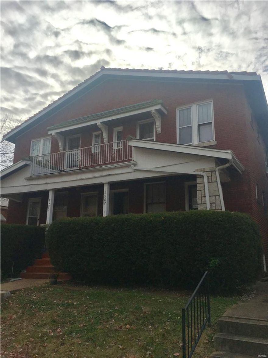 Attention investors!!! 4 family on tree lines street. Property is to be sol in "as-is" condition. No show until 12/13/16. Rents $475 first floor and $570 for 2nd floor.