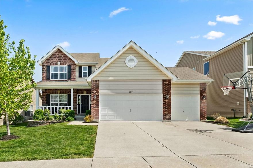 Stunning 4 bedroom 3 1/2 bath 2 story in sought after Ohmes Farm subdivision.Main level open floor plan w/ tons of natural light.  Living room has a gas fireplace w/ marble surround and a beautiful window wall. Kitchen area boasts stainless steel appliances, 42" upgraded cabinets, amble size pantry, w/ a bay window at the breakfast area.Laundry on main w/ a drop zone. Master bedroom has walk in closet and separate full bath w/ tall double bowl vanities, soaking tub, and separate shower.All bedrooms are ample sized w/ ceiling fans and tons of closet space.9ft pour in basement oasis with a full bath, recessed lighting, built in 5.1 surround sound system, projector with 106" viewing screen.Egress window for potential 5th bedroom, water softener, sump pump, dual zoned HVAC w/ humidifier, House wired for ethernet.Oversized 3 car garage,220V hook-up just waiting for you to plug in!Fenced level backyard.Close to shopping,Woodlands Park,and so much more!!!