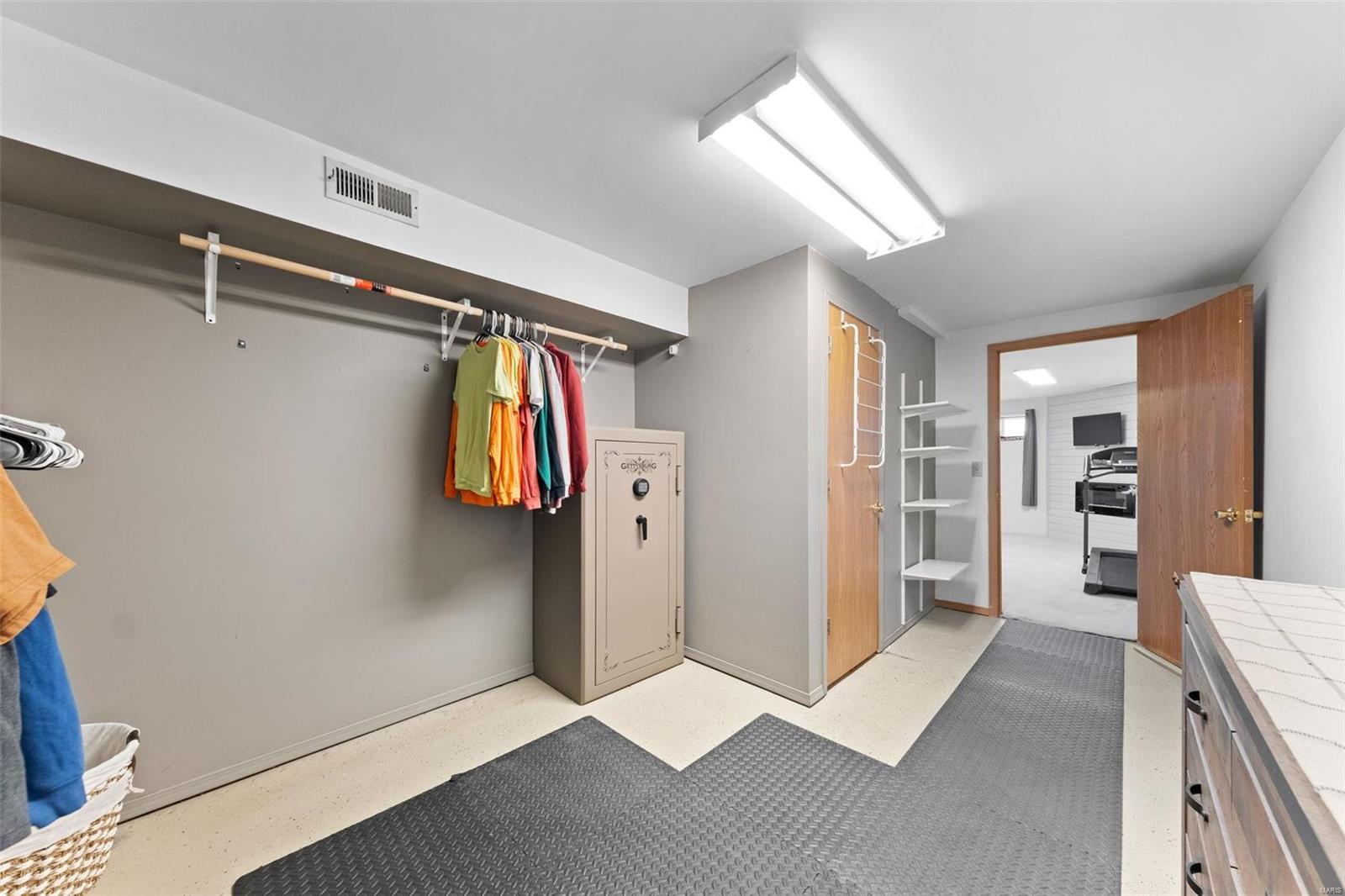 Wright City, Missouri 63390, United States, 3 Bedrooms Bedrooms, ,2 BathroomsBathrooms,Residential,Pending,29868