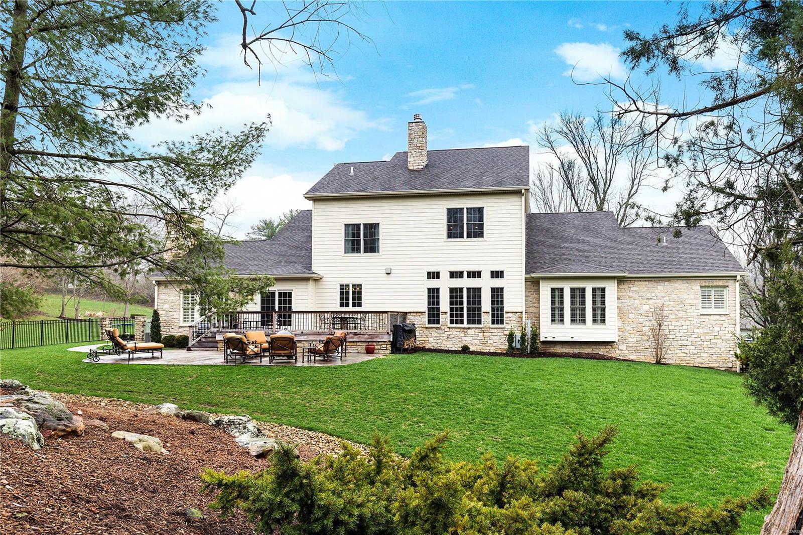 Ladue Manor - Residential