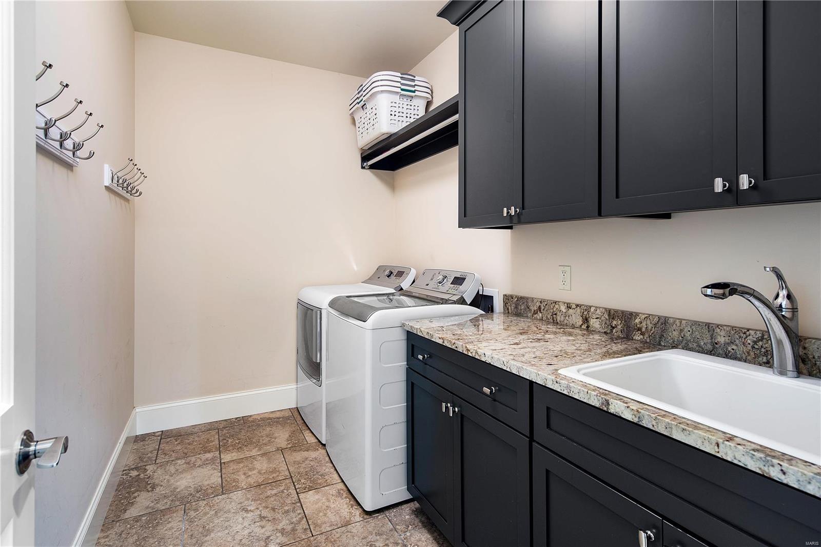 Ladue Manor - Residential