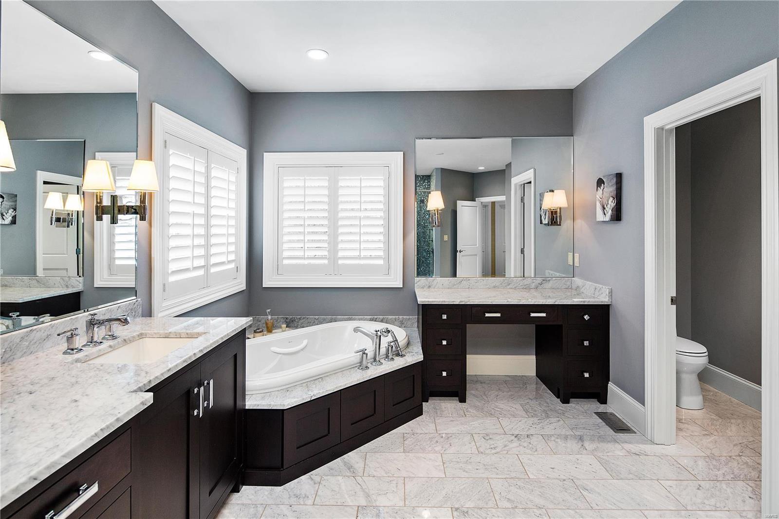 Ladue Manor - Residential