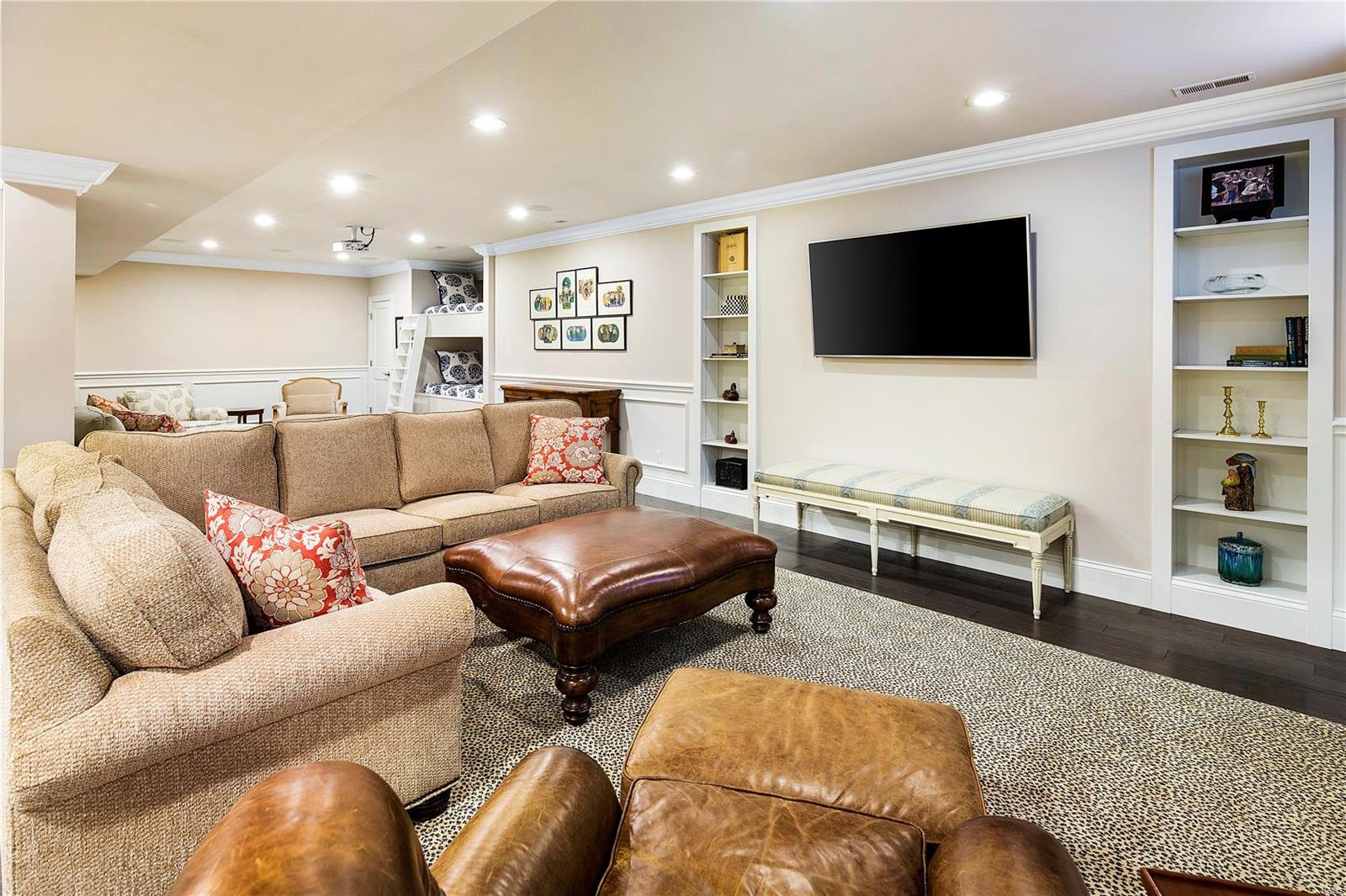 Ladue Manor - Residential