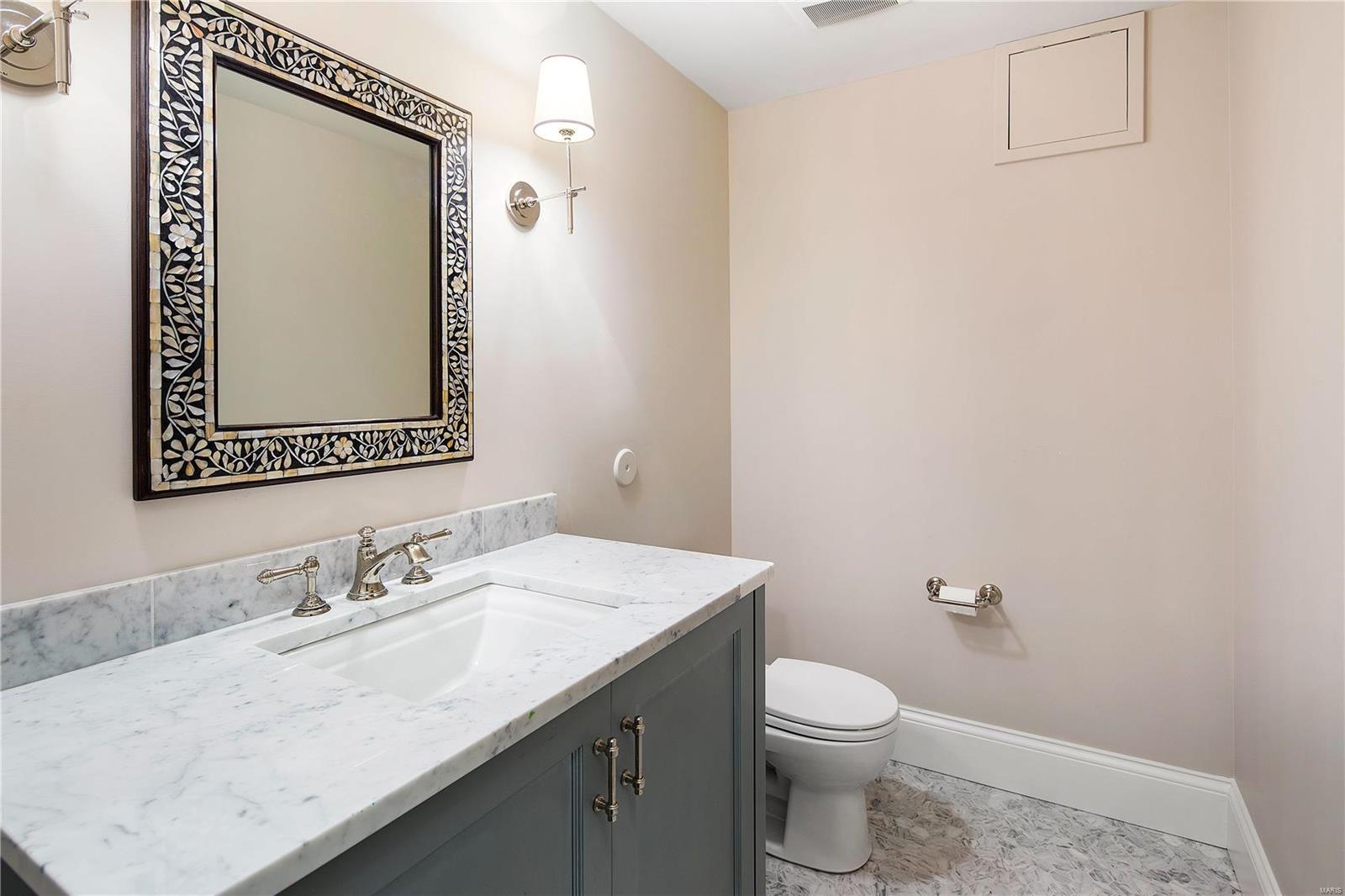 Ladue Manor - Residential