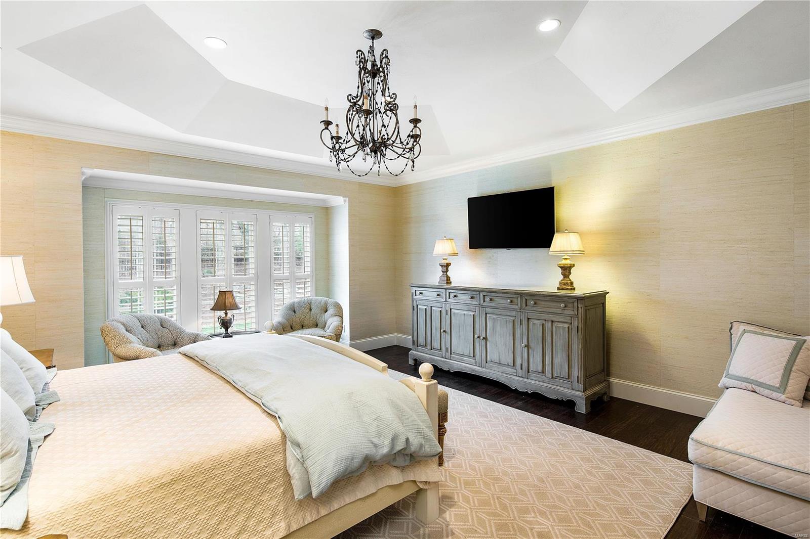 Ladue Manor - Residential