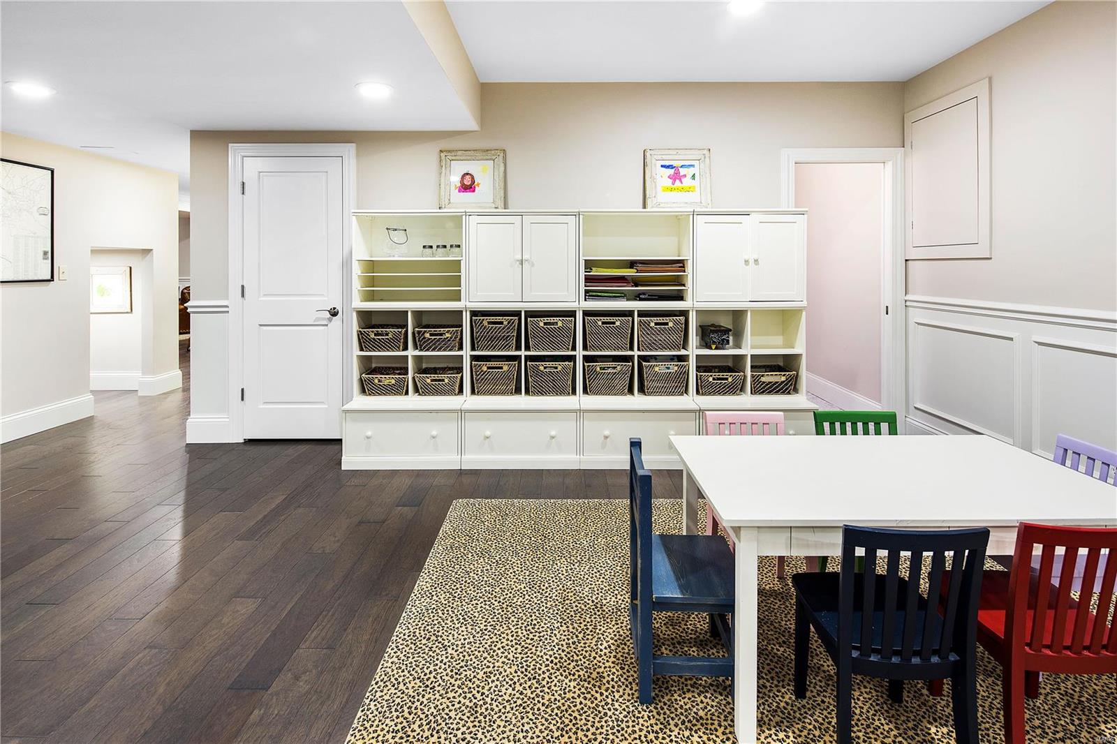 Ladue Manor - Residential