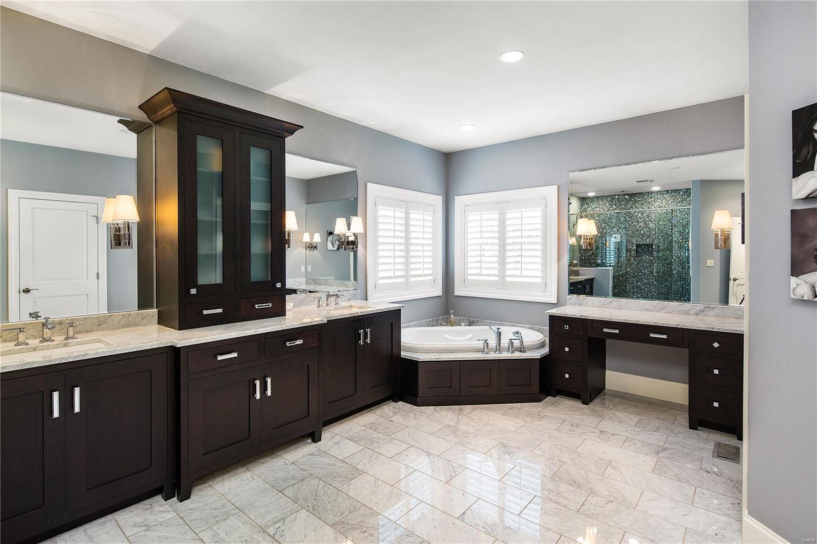 Ladue Manor - Residential