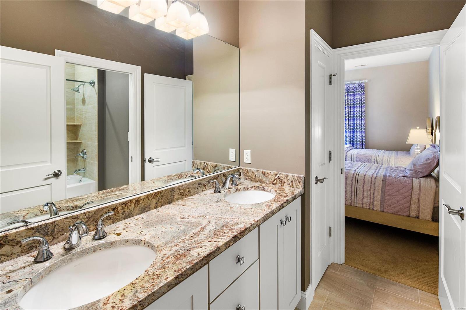 Ladue Manor - Residential