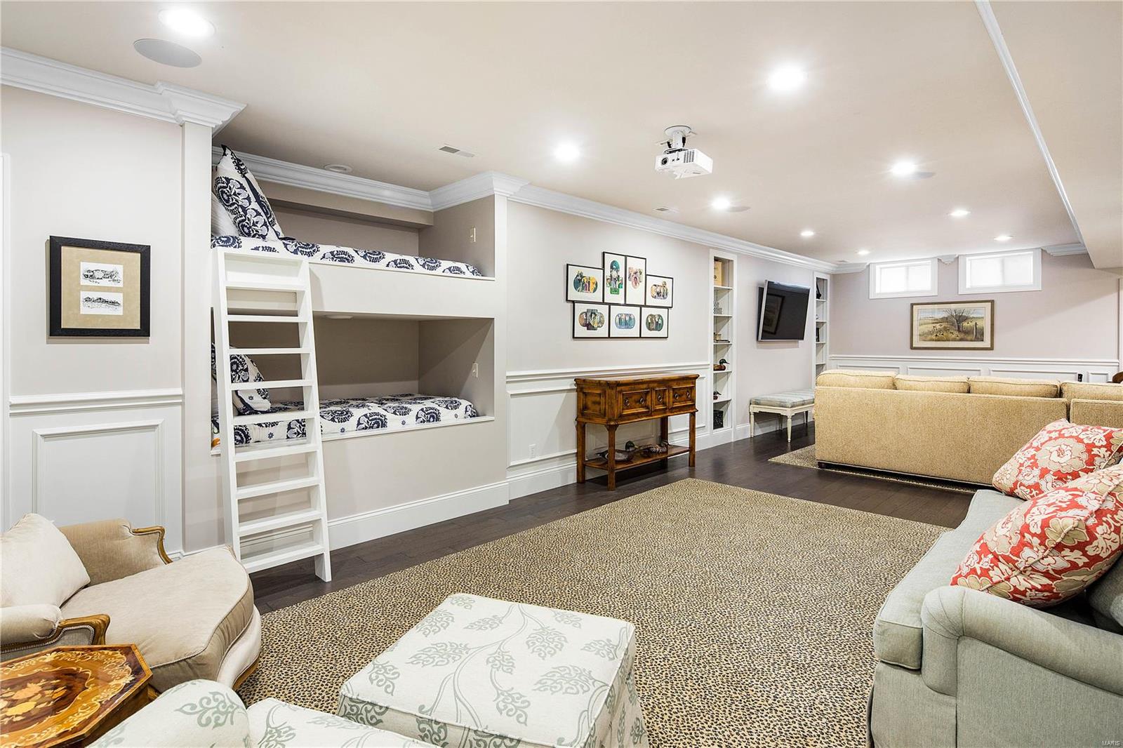 Ladue Manor - Residential