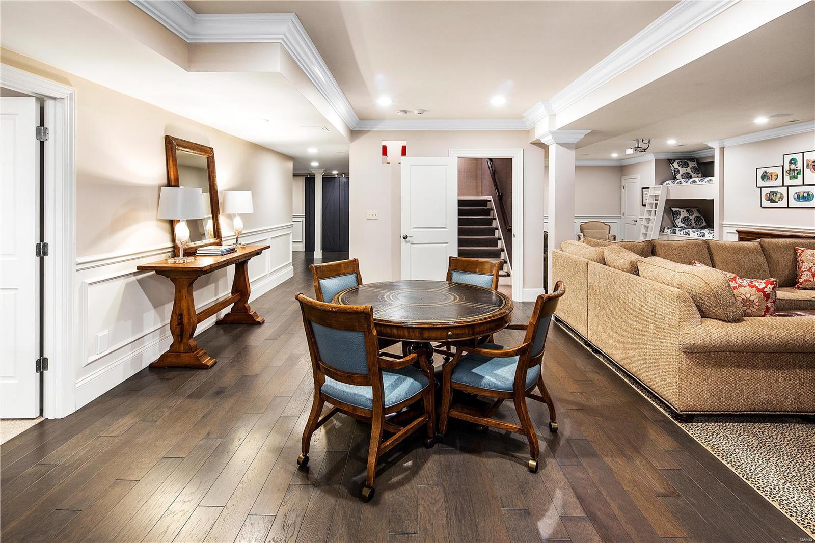 Ladue Manor - Residential