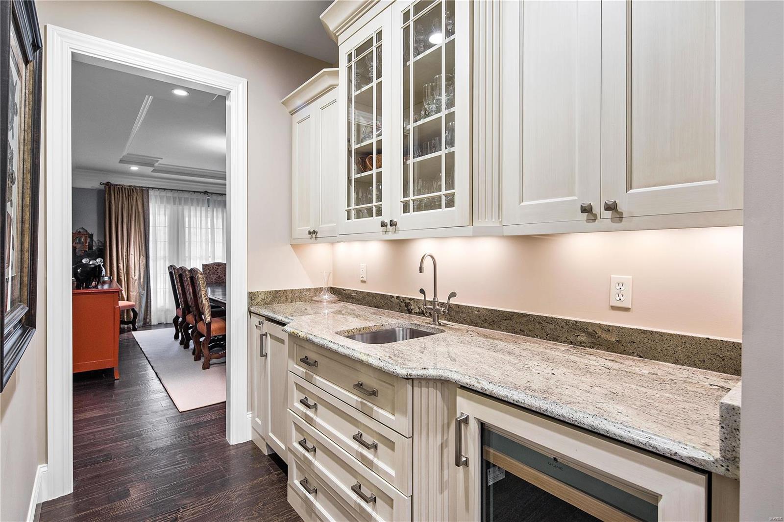 Ladue Manor - Residential