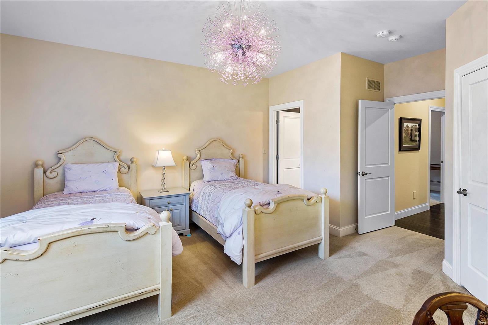 Ladue Manor - Residential