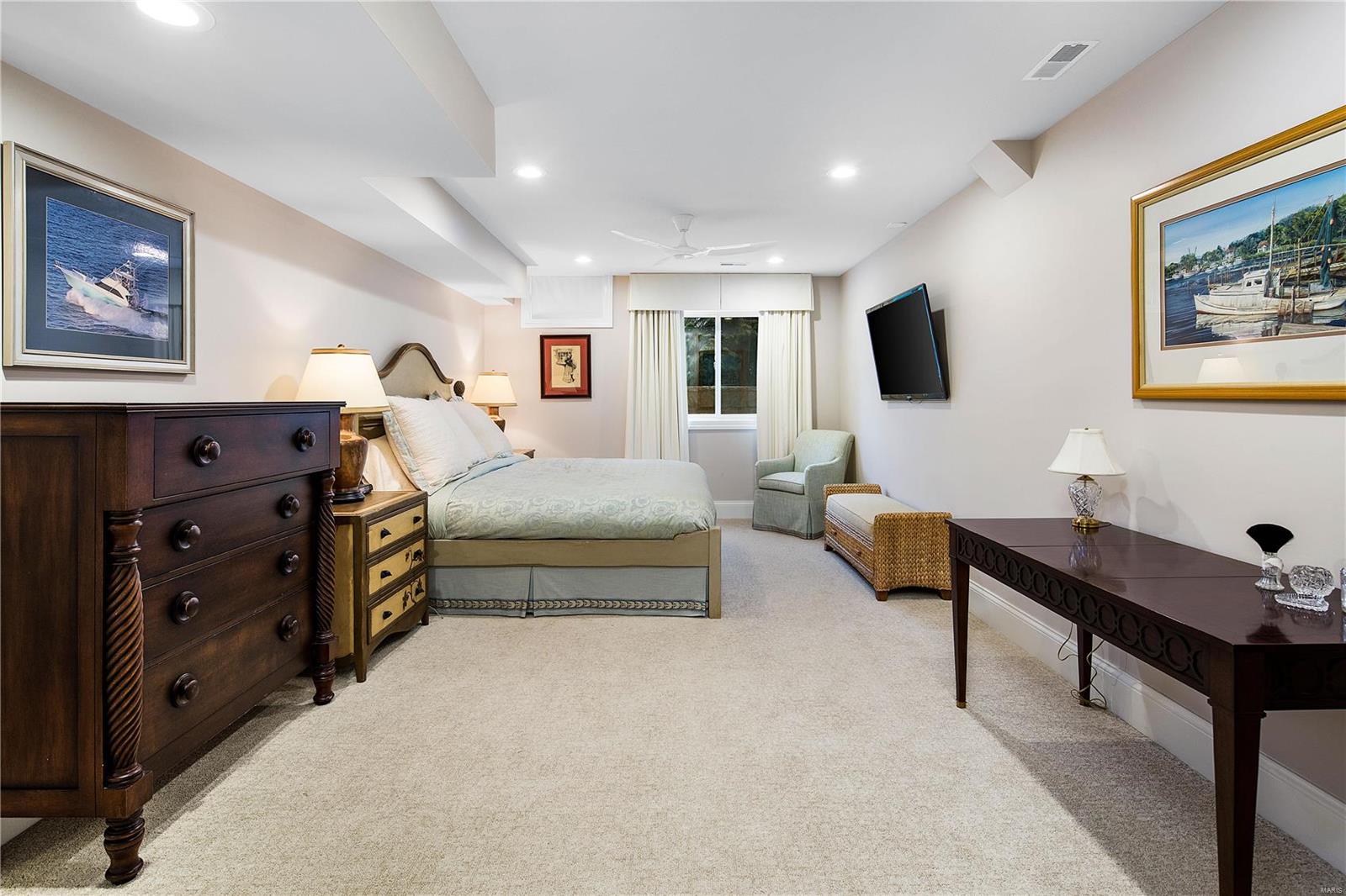 Ladue Manor - Residential