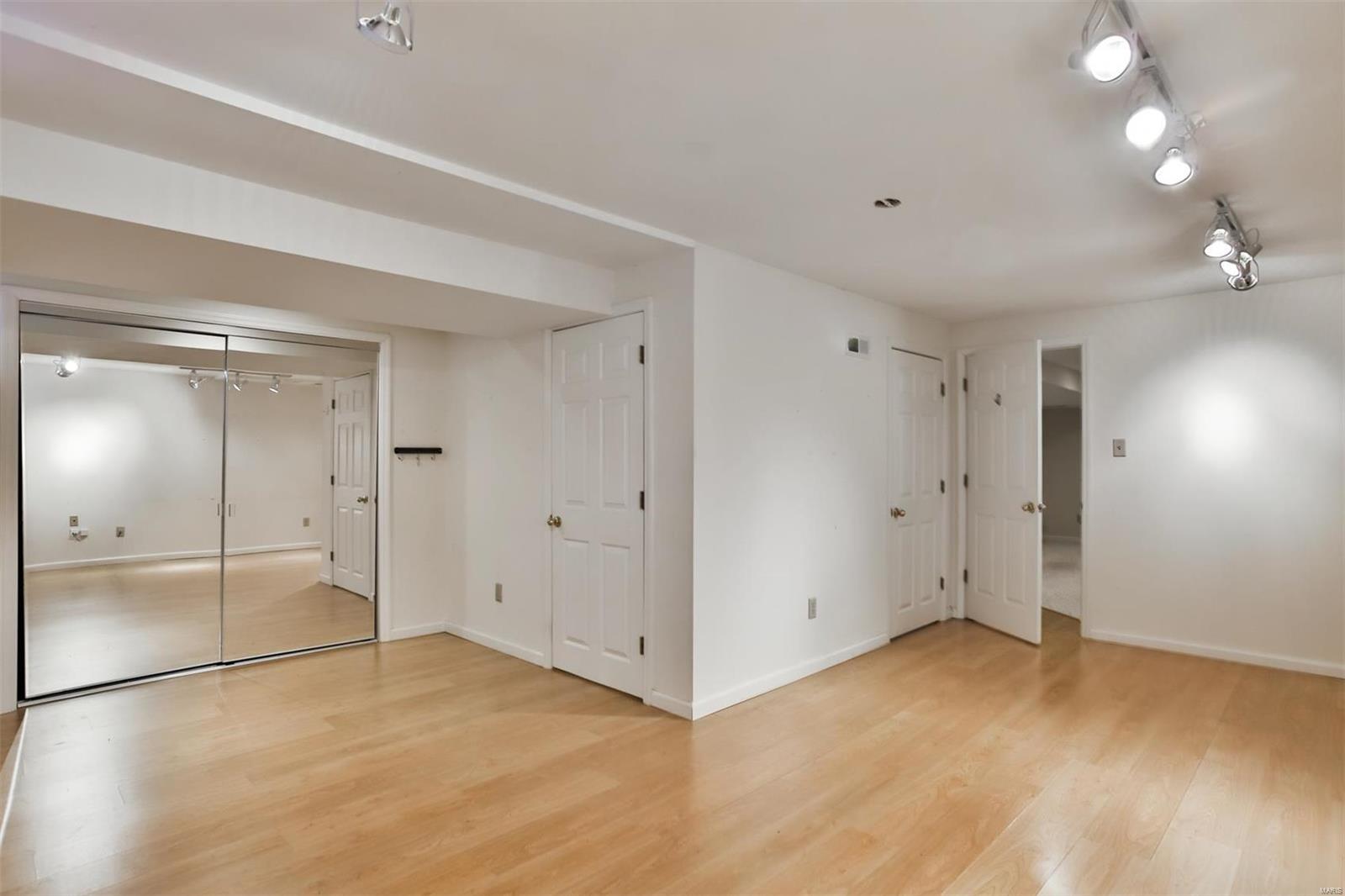 St Louis, Missouri 63122, United States, 4 Bedrooms Bedrooms, ,3 BathroomsBathrooms,Residential,Pending,5917