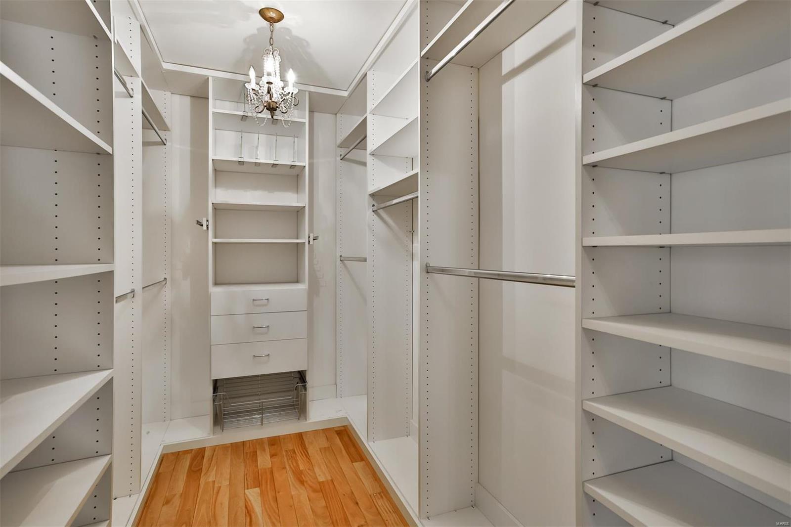 St Louis, Missouri 63122, United States, 4 Bedrooms Bedrooms, ,3 BathroomsBathrooms,Residential,Pending,5917