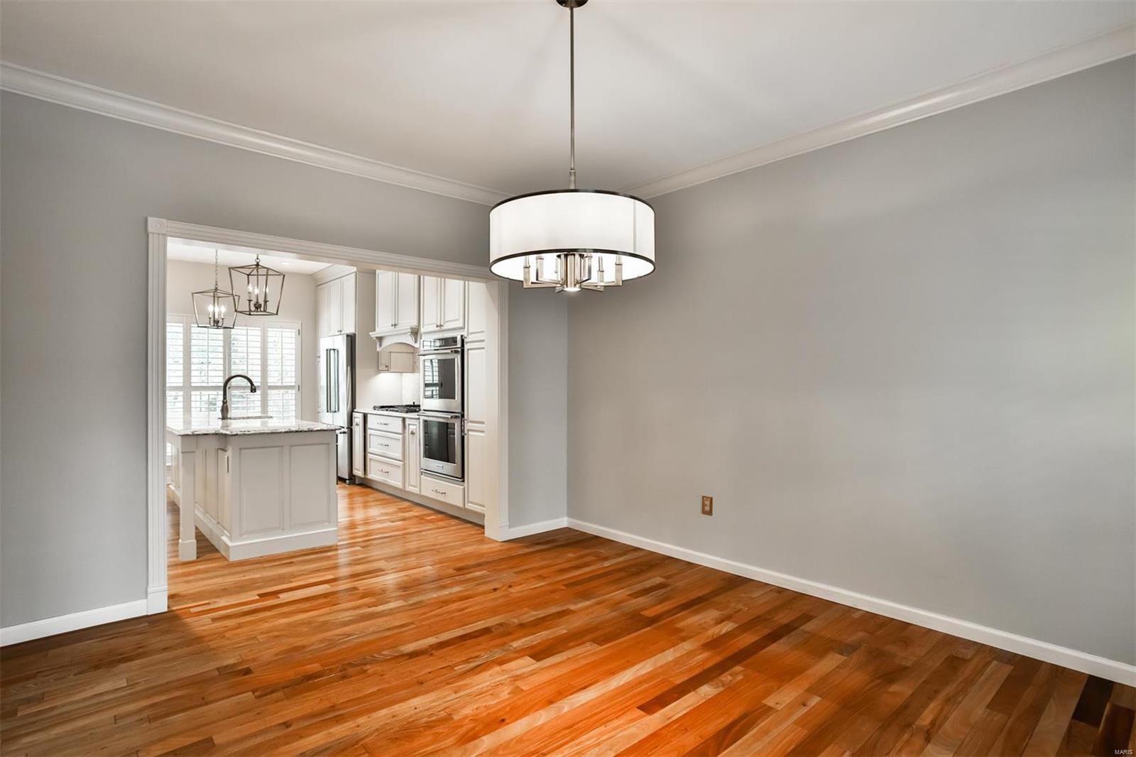 St Louis, Missouri 63122, United States, 4 Bedrooms Bedrooms, ,3 BathroomsBathrooms,Residential,Pending,5917