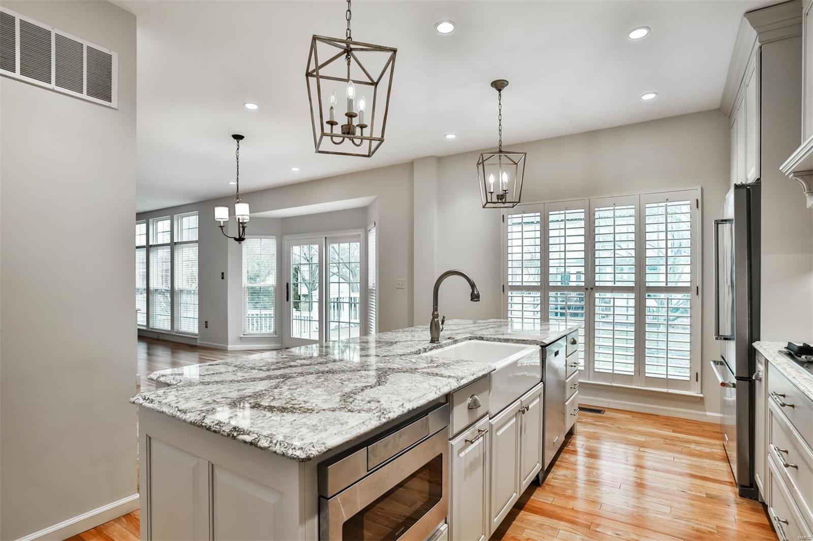 St Louis, Missouri 63122, United States, 4 Bedrooms Bedrooms, ,3 BathroomsBathrooms,Residential,Pending,5917