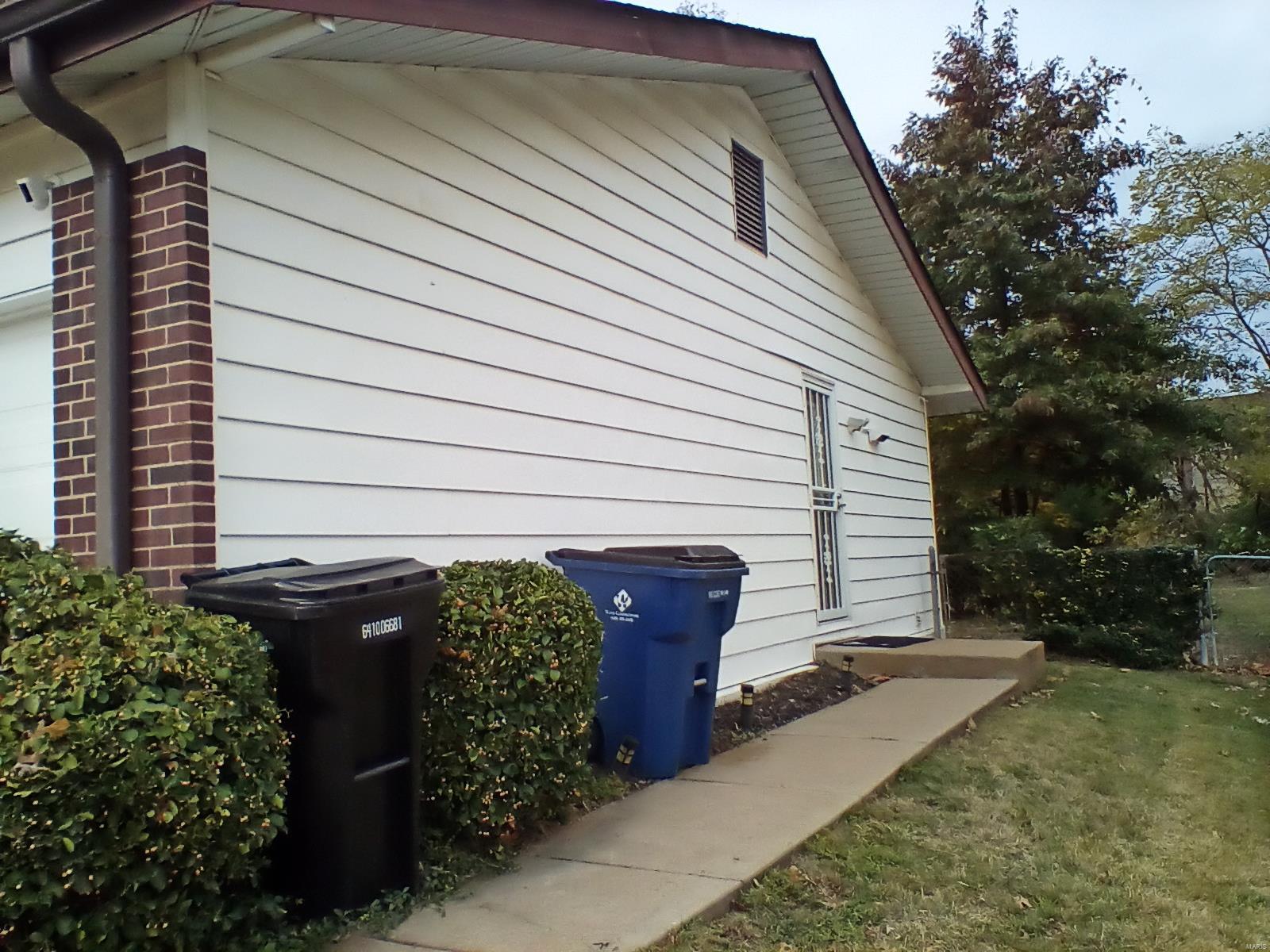 St Louis, Missouri 63136, United States, 3 Bedrooms Bedrooms, ,2 BathroomsBathrooms,Residential,Pending,18468