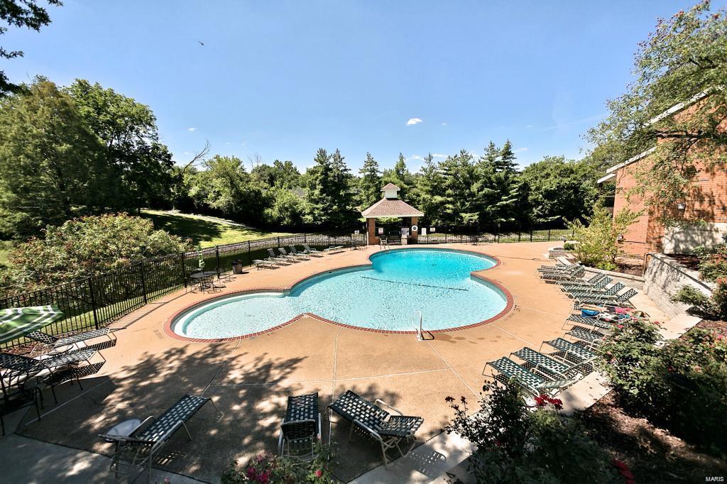 Greenbriar Condo - Residential