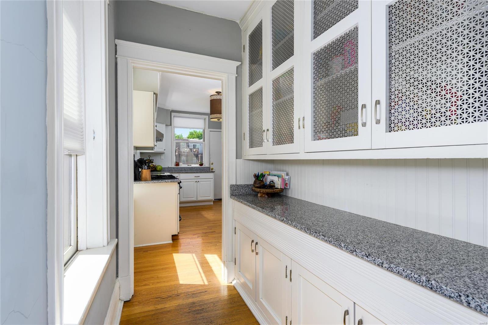 St Louis, Missouri 63105, United States, 3 Bedrooms Bedrooms, ,2 BathroomsBathrooms,Residential,Pending,56677