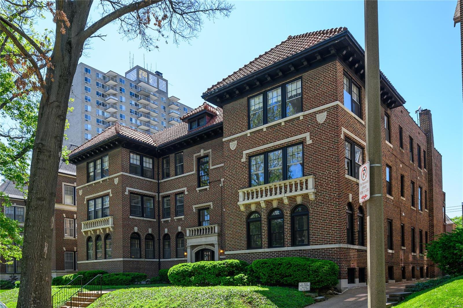 St Louis, Missouri 63105, United States, 3 Bedrooms Bedrooms, ,2 BathroomsBathrooms,Residential,Pending,56677