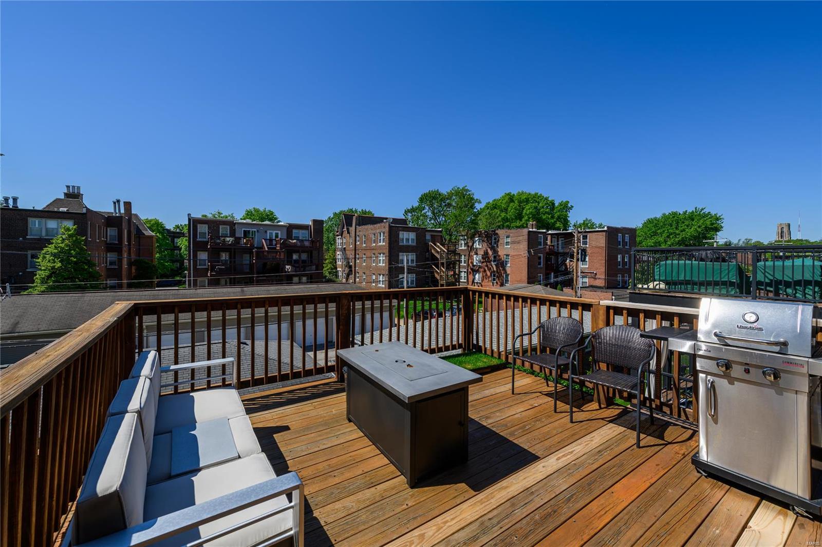 St Louis, Missouri 63105, United States, 3 Bedrooms Bedrooms, ,2 BathroomsBathrooms,Residential,Pending,56677