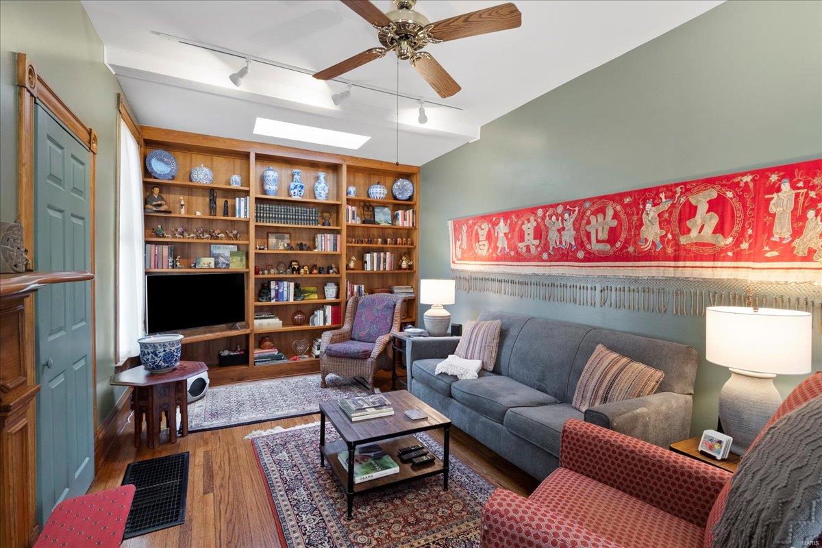 St Louis, Missouri 63119, United States, 5 Bedrooms Bedrooms, ,3 BathroomsBathrooms,Residential,Pending,112128