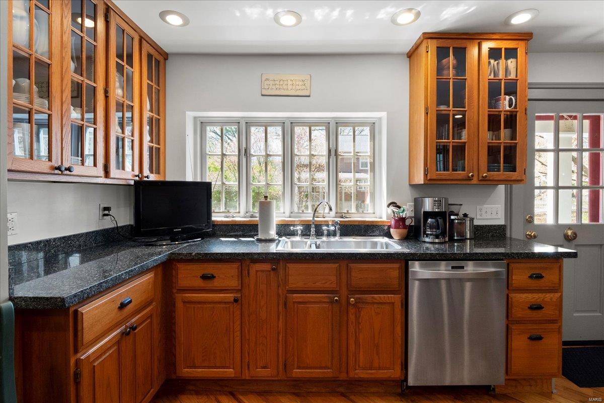 St Louis, Missouri 63119, United States, 5 Bedrooms Bedrooms, ,3 BathroomsBathrooms,Residential,Pending,112128