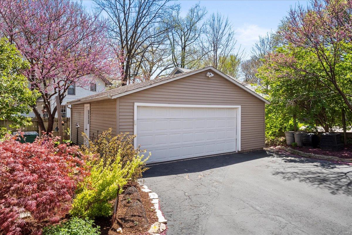 St Louis, Missouri 63119, United States, 5 Bedrooms Bedrooms, ,3 BathroomsBathrooms,Residential,Pending,112128