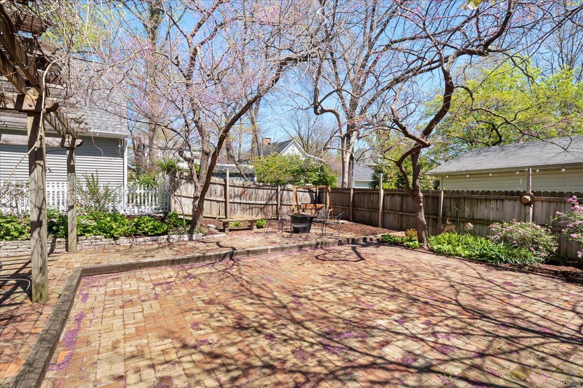 St Louis, Missouri 63119, United States, 5 Bedrooms Bedrooms, ,3 BathroomsBathrooms,Residential,Pending,112128