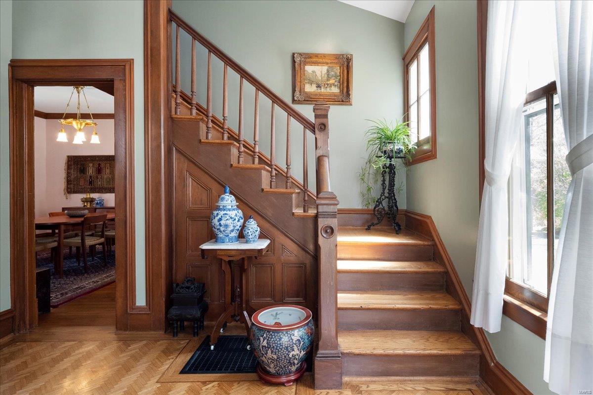 St Louis, Missouri 63119, United States, 5 Bedrooms Bedrooms, ,3 BathroomsBathrooms,Residential,Pending,112128