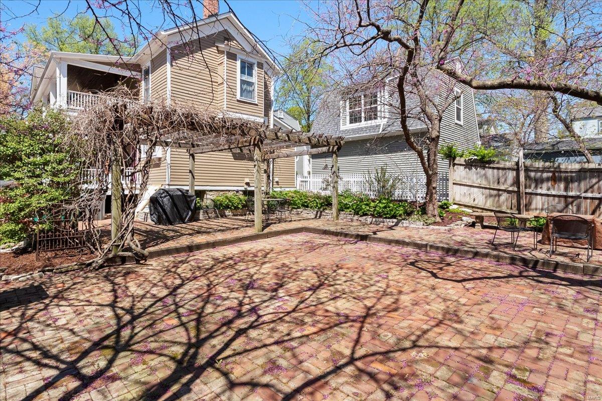 St Louis, Missouri 63119, United States, 5 Bedrooms Bedrooms, ,3 BathroomsBathrooms,Residential,Pending,112128