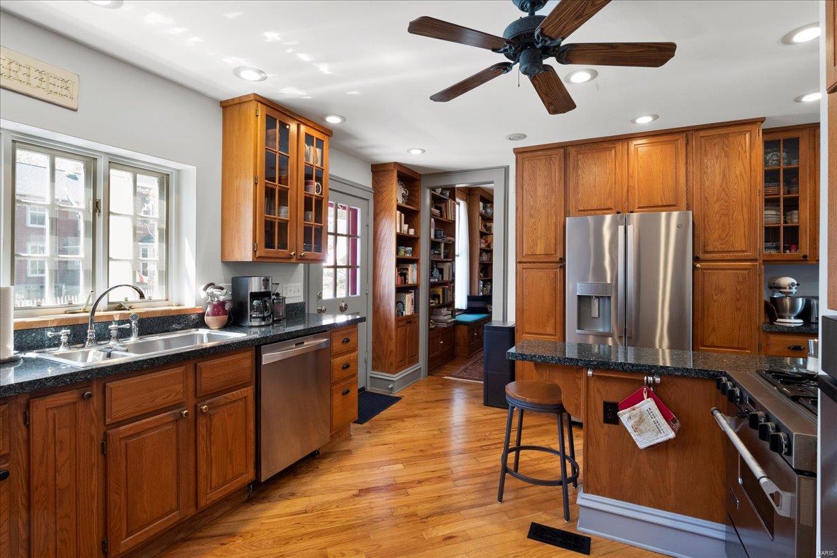 St Louis, Missouri 63119, United States, 5 Bedrooms Bedrooms, ,3 BathroomsBathrooms,Residential,Pending,112128