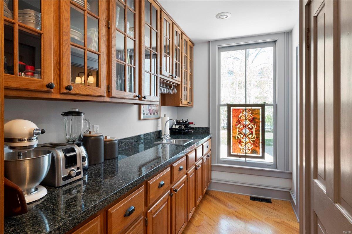 St Louis, Missouri 63119, United States, 5 Bedrooms Bedrooms, ,3 BathroomsBathrooms,Residential,Pending,112128