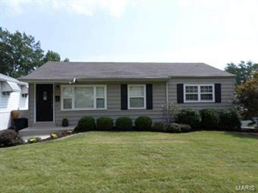 OPEN SUNDAY 9/27 1:00-3:00 P.M.  SUPER SHARP!! UPDATED MOVE-IN READY!! Hardwood floors! Newer Kitchen cabinets and stainless steel appliances! Nice neutral colors! Newer Furnace! White 6 panel doors! Newer insulated tilt-in windows! Newer AC! Ceiling fans! Nice yard! Beautiful Kitchen! Patio!, Low maintenance exterior! Roof approximately 6 years! Storage shed! LOOK NO FURTHER!! SHOW AND SELL!