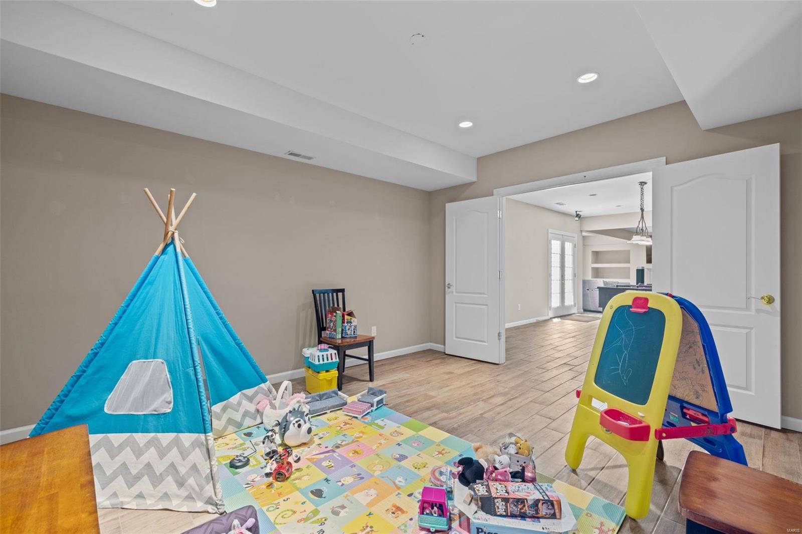 Anton Place - Residential