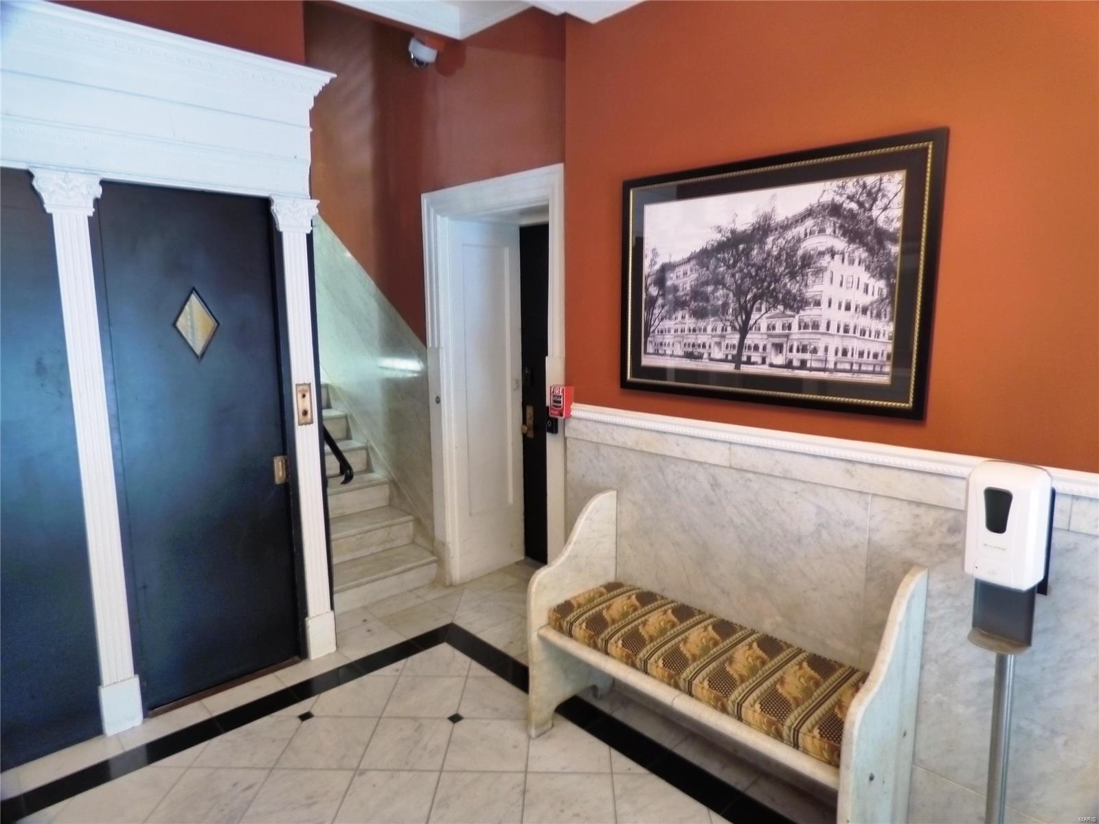 10 N Kingshighway Boulevard 5