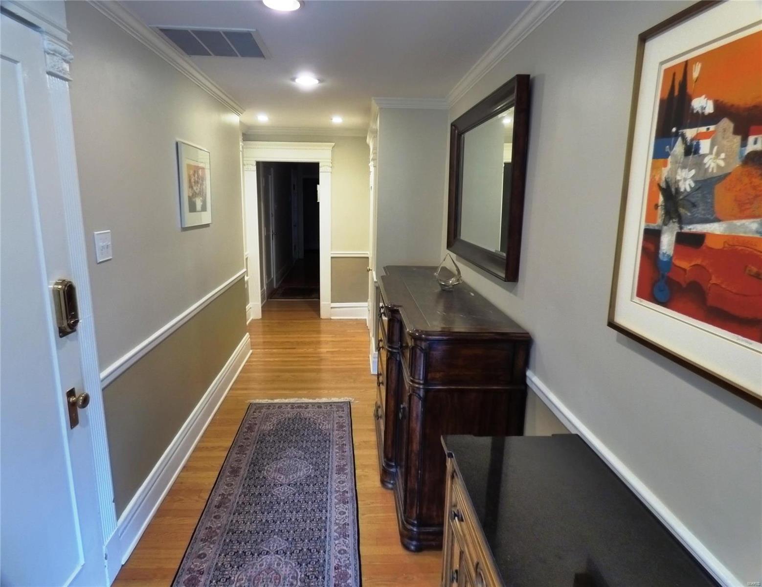 10 N Kingshighway Boulevard 5