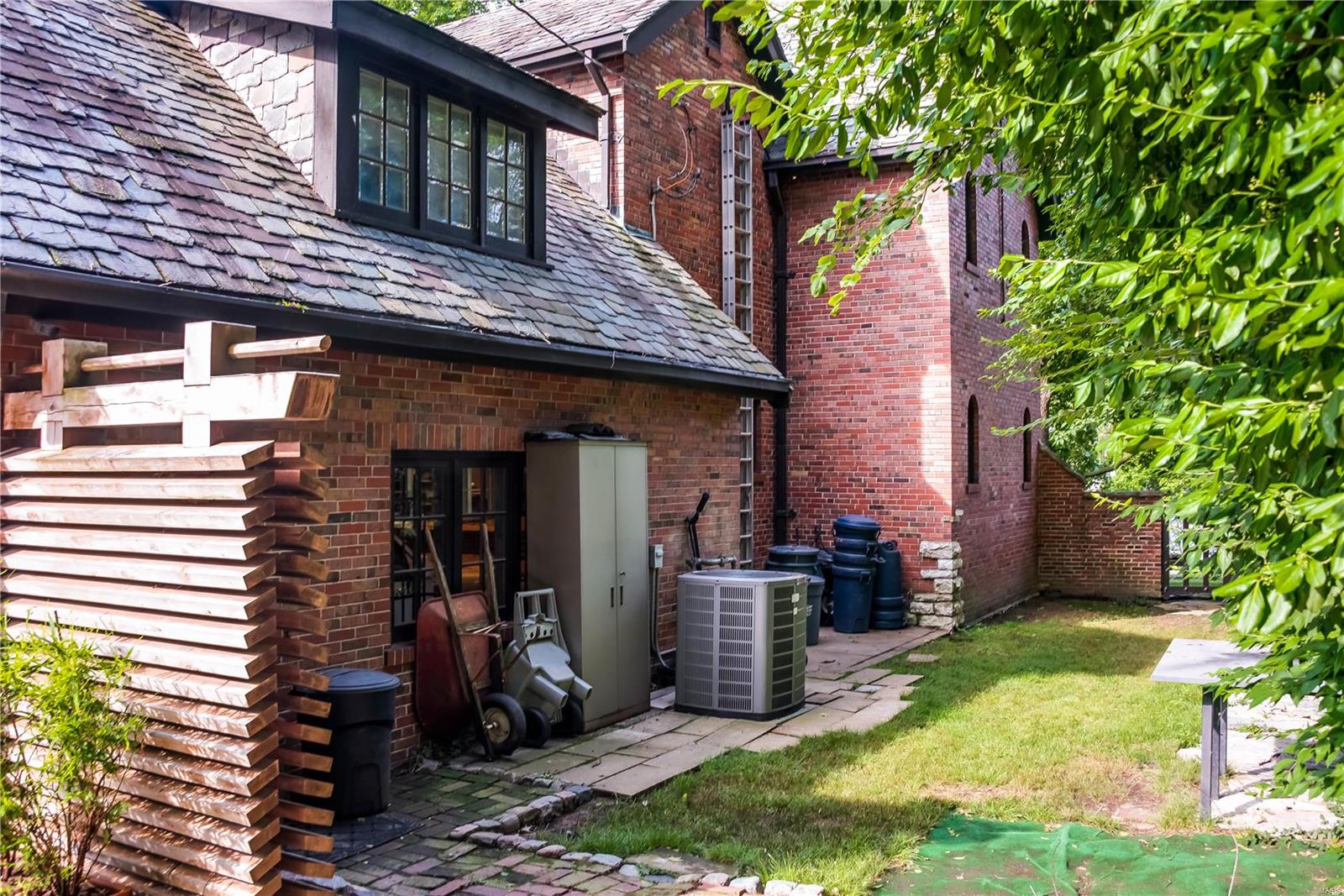 La Hacienda - Residential