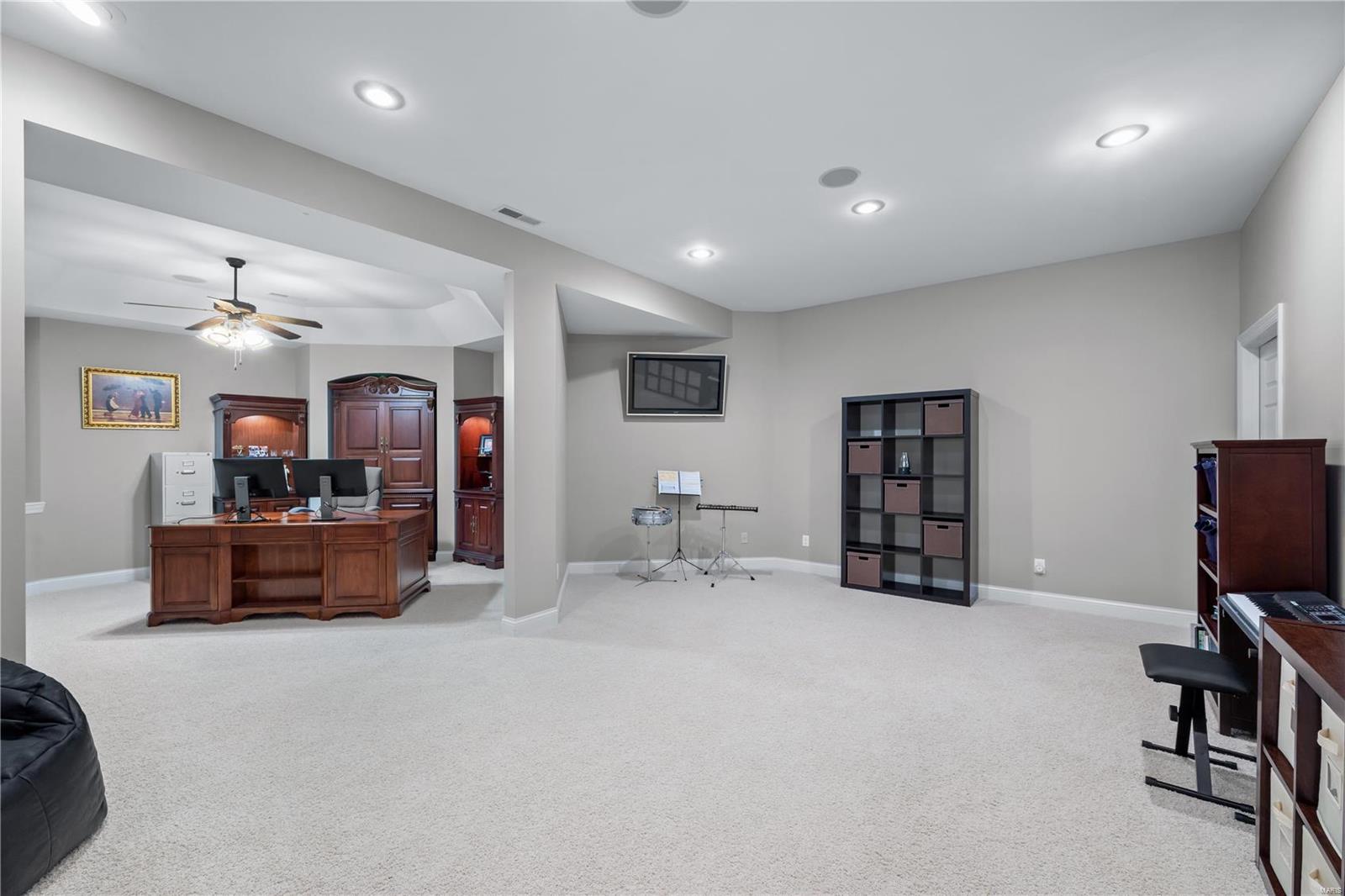 Summit Estate - Residential