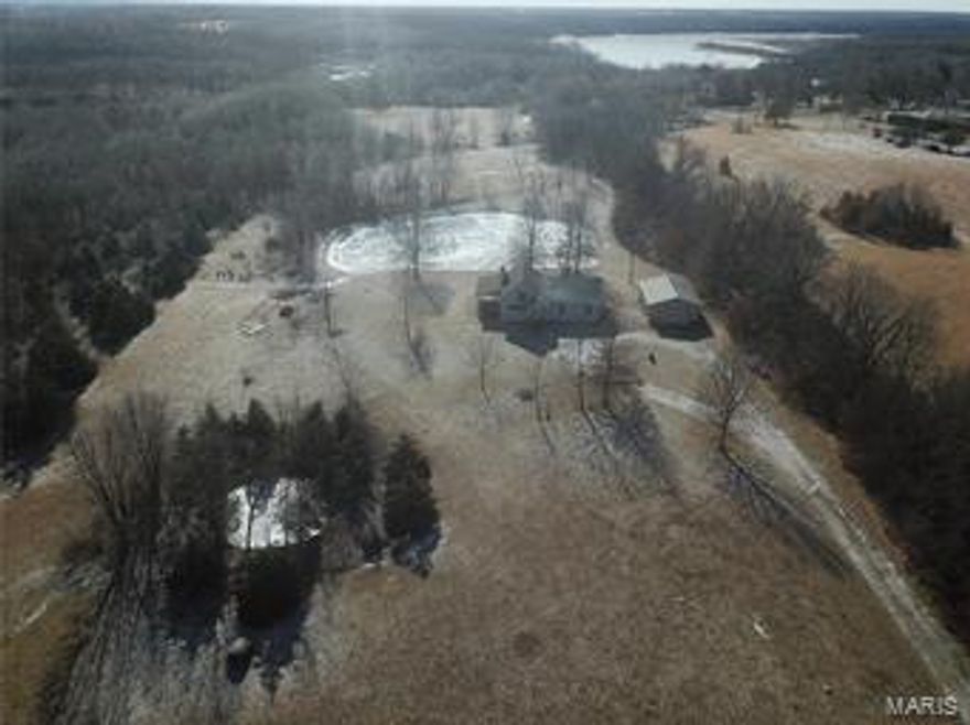 Stoutsville Missouri single family home for sale near the Mark Twain Lake. This 3 bed, 2 bath home sits on 10 +/- acres. This 1,638 square foot home has an open floor plan with vaulted ceilings, wood burning fireplace, large deck overlooking a pond. This Monroe County, MO home has an unfinished basement has tons of potential, it already comes equipped with a roughed in bathroom. Rounding out this property is a detached garage that is 32x24 which is large enough to store your boat, ATV’s, and other outdoor equipment. Just minutes away from multiple Mark Twain Lake boat ramps and Corp of Engineers hunter/fisher access points makes this property ideal for any outdoorsman.