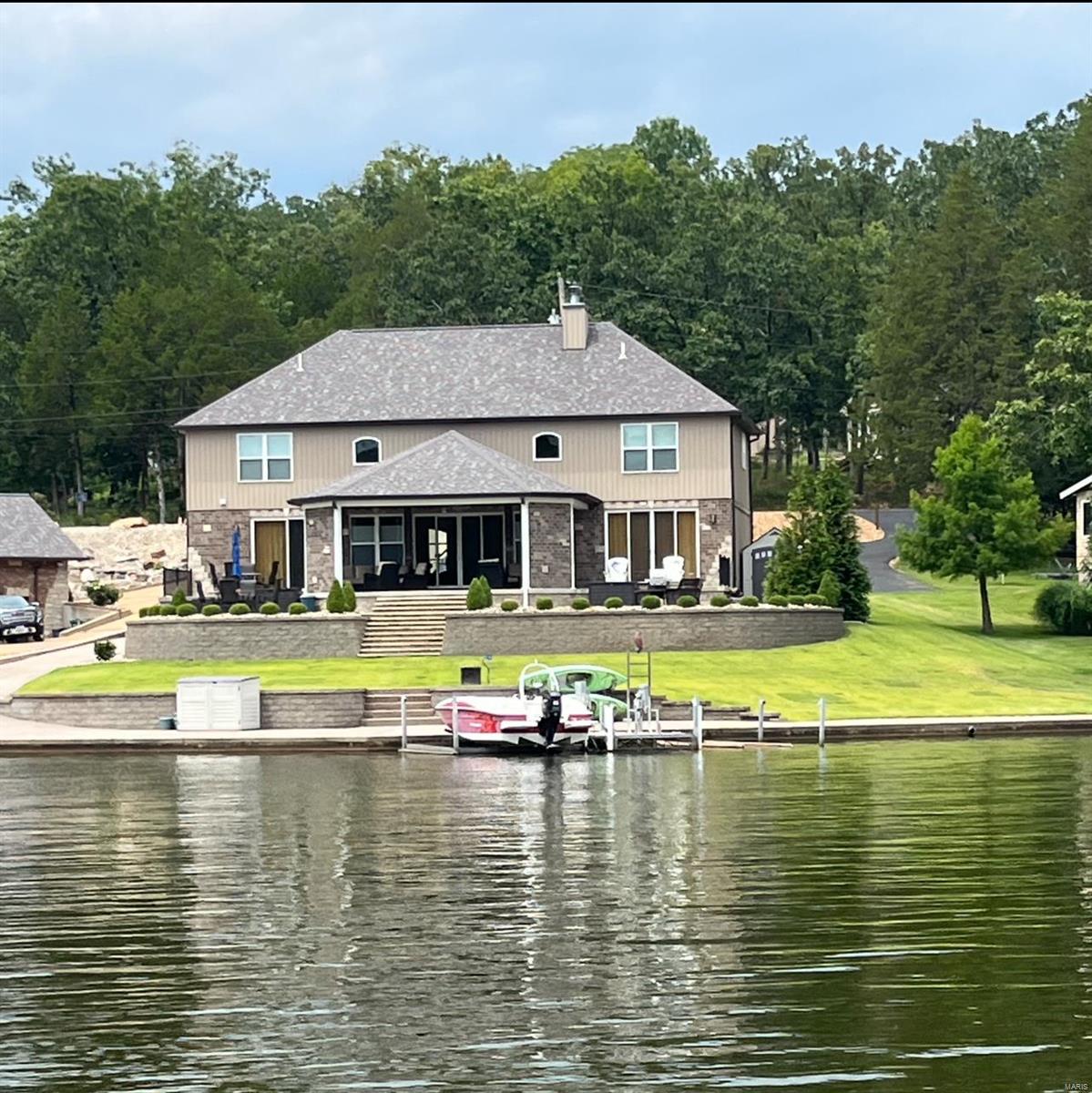 6020 N Lakeshore Drive