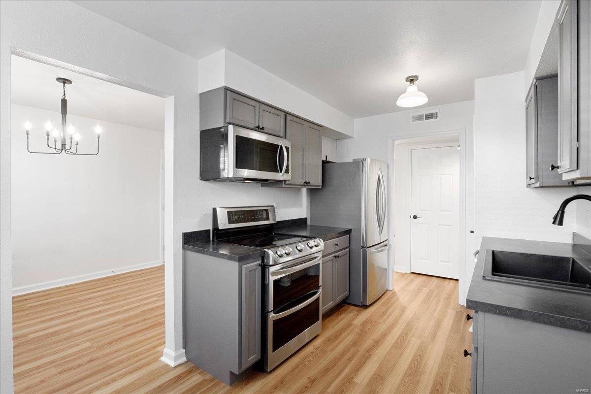 St Louis, Missouri 63122, United States, 3 Bedrooms Bedrooms, ,2 BathroomsBathrooms,Residential,Active,9799