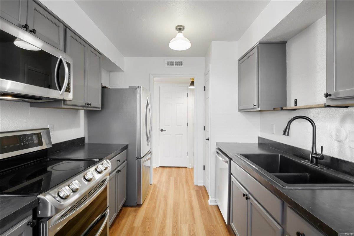 St Louis, Missouri 63122, United States, 3 Bedrooms Bedrooms, ,2 BathroomsBathrooms,Residential,Active,9799