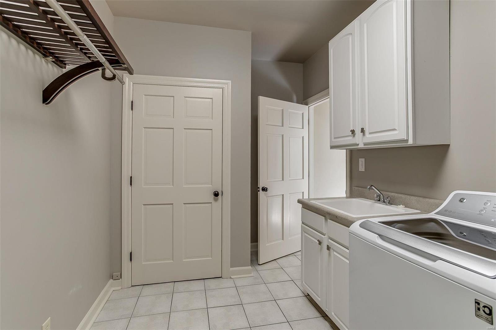 Acorn Hill Lt 1 Bdy Adj Re229-68 & - Residential