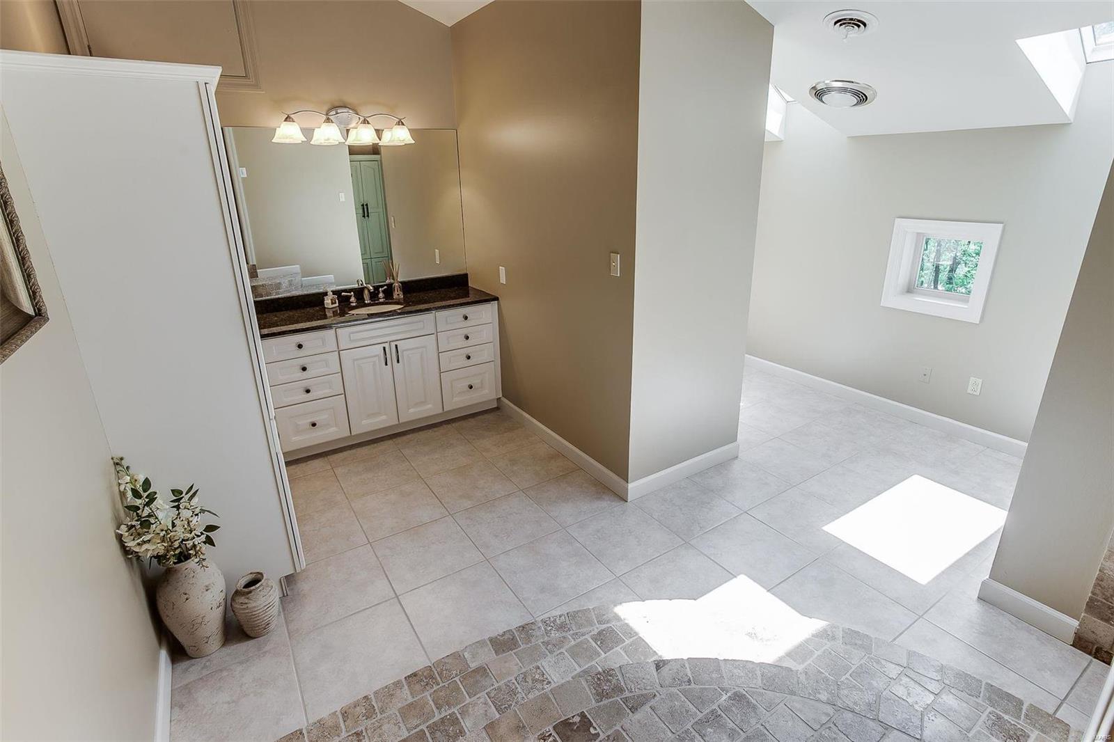 Acorn Hill Lt 1 Bdy Adj Re229-68 & - Residential