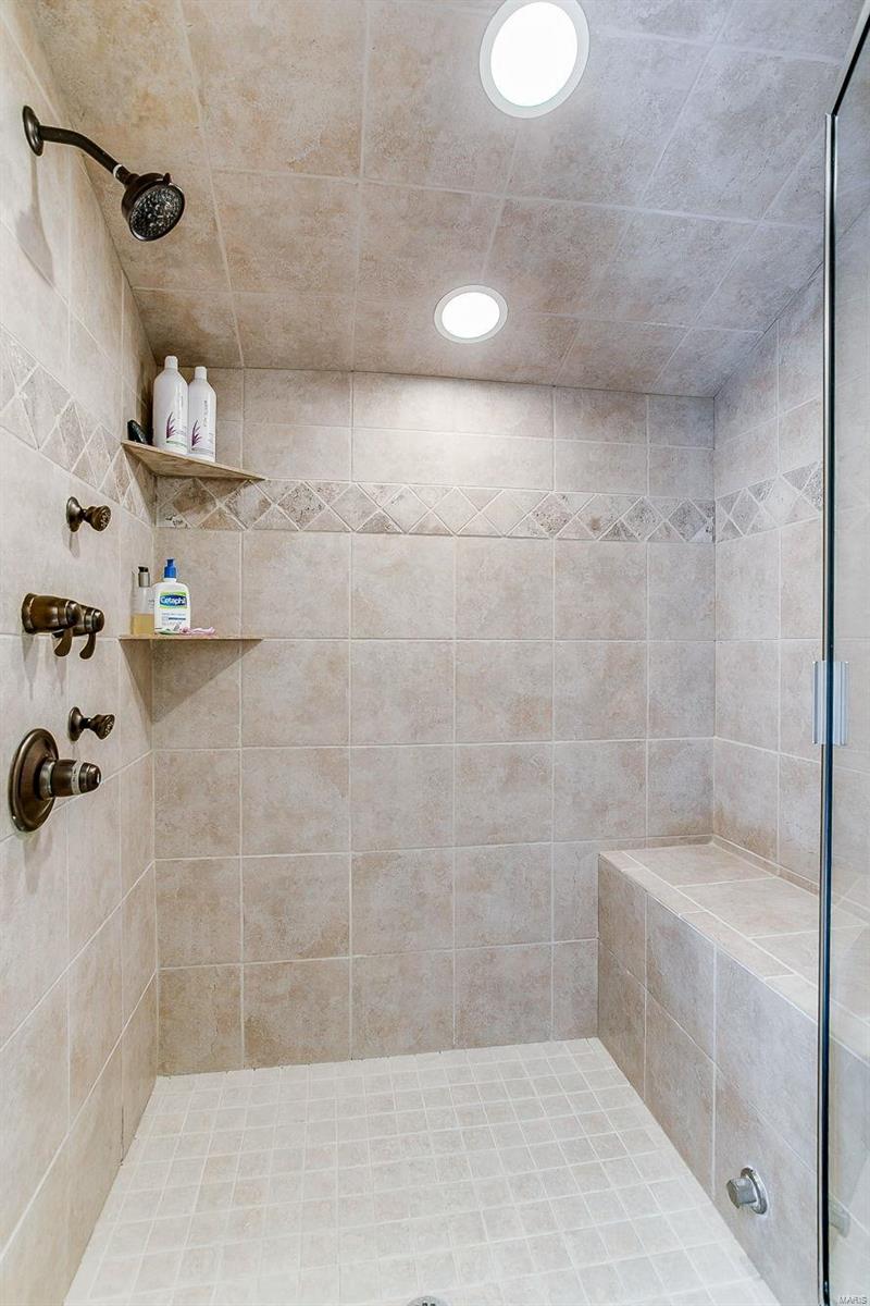 Acorn Hill Lt 1 Bdy Adj Re229-68 & - Residential