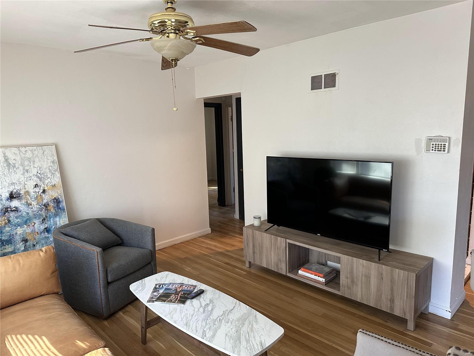 Jennings, Missouri 63121, United States, 2 Bedrooms Bedrooms, ,1 BathroomBathrooms,Residential,Active,26506